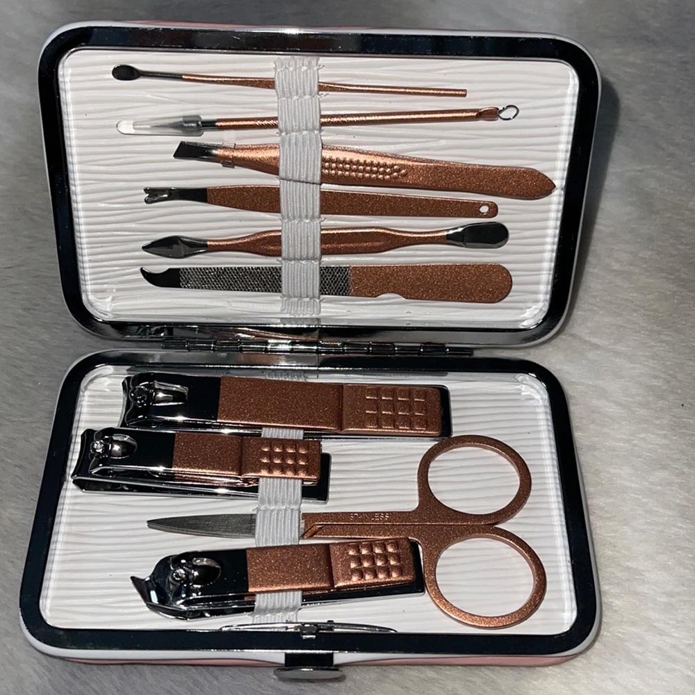 BLOSSOM 10 PIECE NAIL MANI-PEDI TOOL KIT